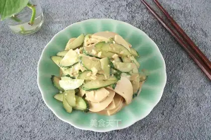 A cucumber chicken