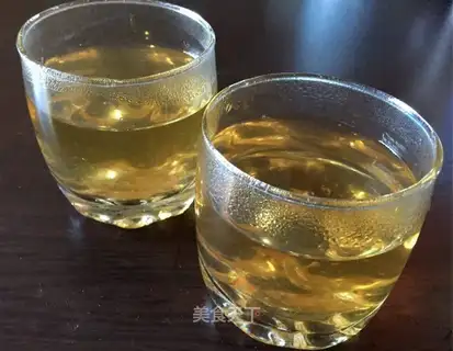 Ping Chi-shik-shik provides water