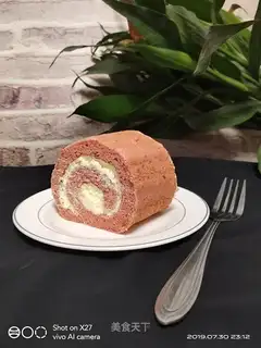 Red Cake Roll