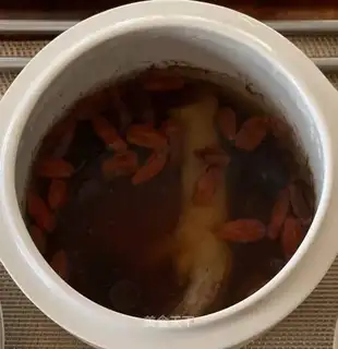 Herbal chicken claw soup