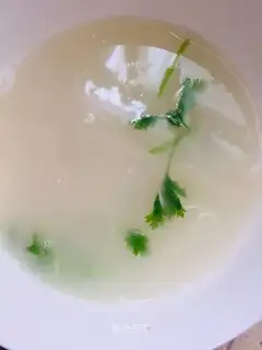 A melon-bread soup