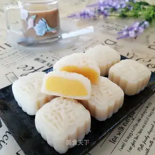 ♪ Gold, sand, milk, ice-cream mooncake ♪