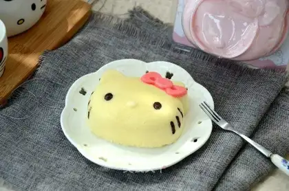 FOUR-INCH KITTY STEAM CAKE