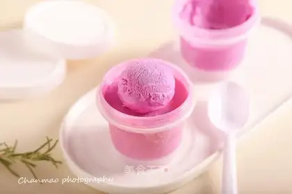 Flamingo vanilla ice cream