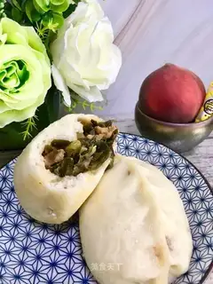 The raisin bun