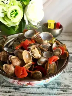 Spicy peppers and hot clams