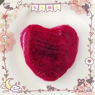 Heart-shaped dragon fruit milk pudding