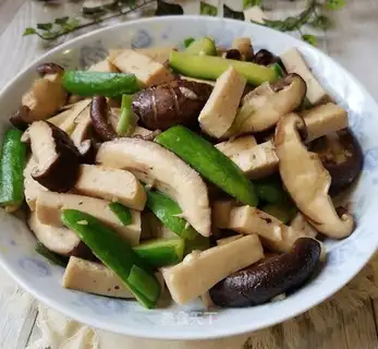 The mushroom cucumber fried tofu
