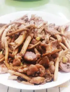 Skinny, tea and mushrooms
