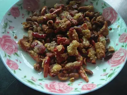 Spicy pepper peanuts