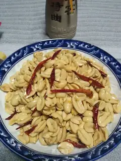 Spicy peanuts