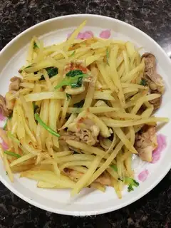 The chicken's fried potatoes