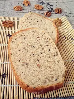 Black pecan bread
