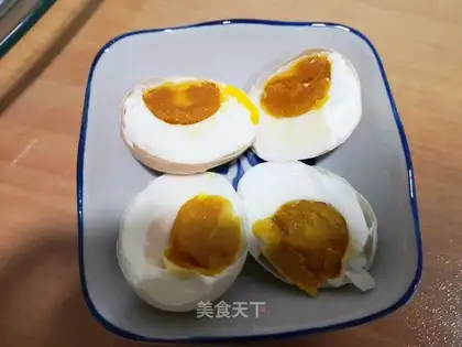 Self-cooked eggs