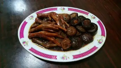 The duck's feet are mushrooms