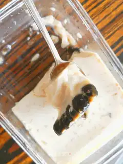 Pearl milk and tea freeze