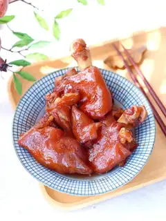 Cream ginger stew on pig feet