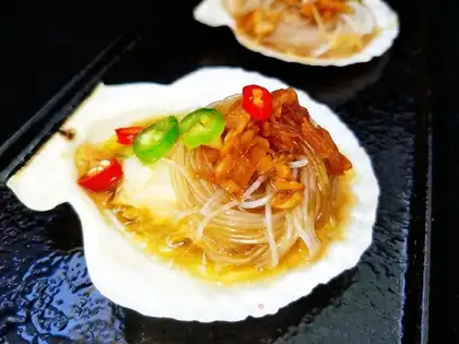 A fan of scallops