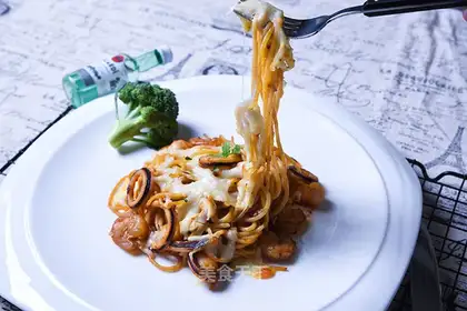 Seafood tomato pasta