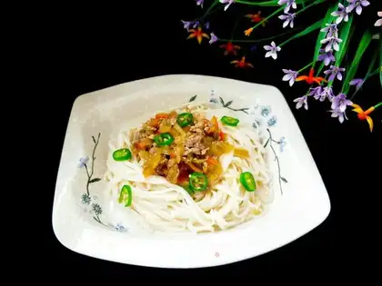 ♪ Squeeze noodles ♪