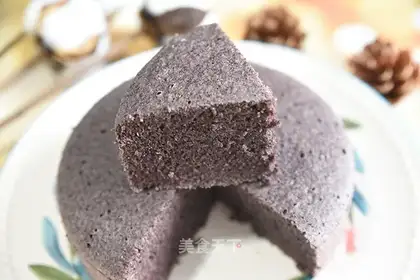 Black rice cake