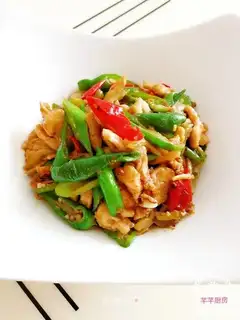 Squeeze the green pepper and meat