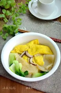 Three eggs of dumpling soup