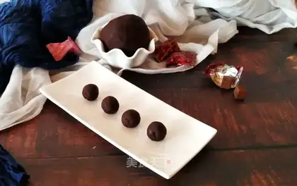 Chocolate mooncake pie