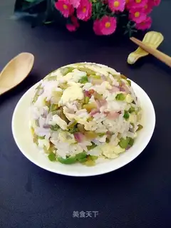 Squeeze eggs and fried rice