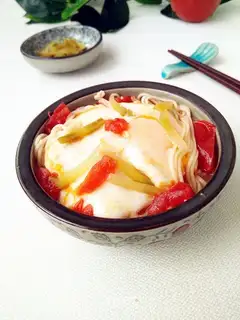 Tomato gravy egg noodles
