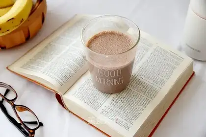 Banana cocoa milk