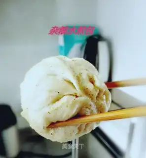 A groceries bun