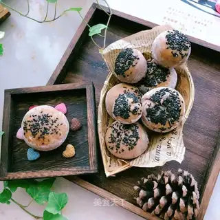 Black wheat sesame cake