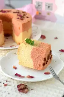 Six inches of rose waves of wind cake