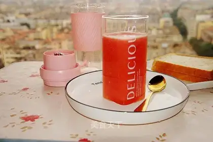 Fresh tomato juice