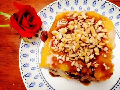 Sweet peanuts with iced rice cake