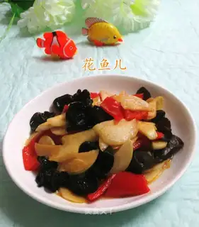 Black-mucked red pepper