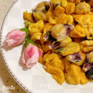 Scrambling eggs