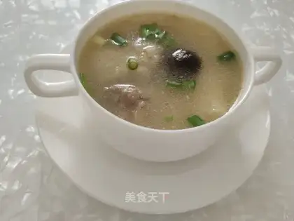 Fresh bamboo chicken soup