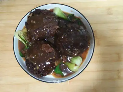 Red-burned meatballs