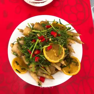 A chicken claw with lemon