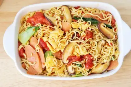 Tomato egg noodles