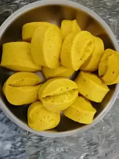 Pumpkin buns