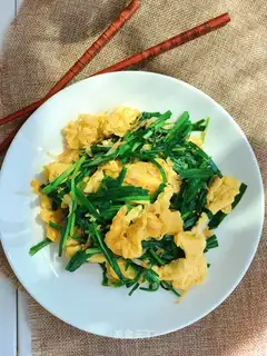 Shrimp-covered eggs