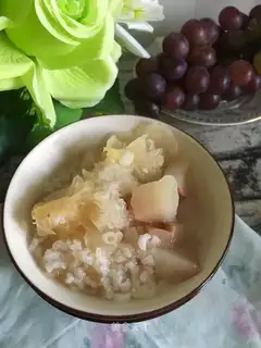 Silver-eared rice soup