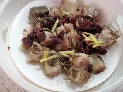 Angular evaporation ribs