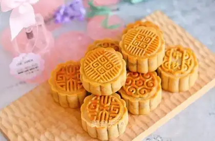 Five fragrance beef moon cakes