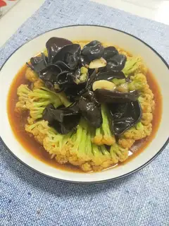 Spicy bouquets and wood