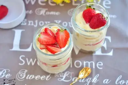 Strawberry cream cups