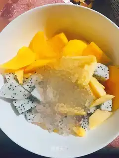 Sour yogurt simil fruit